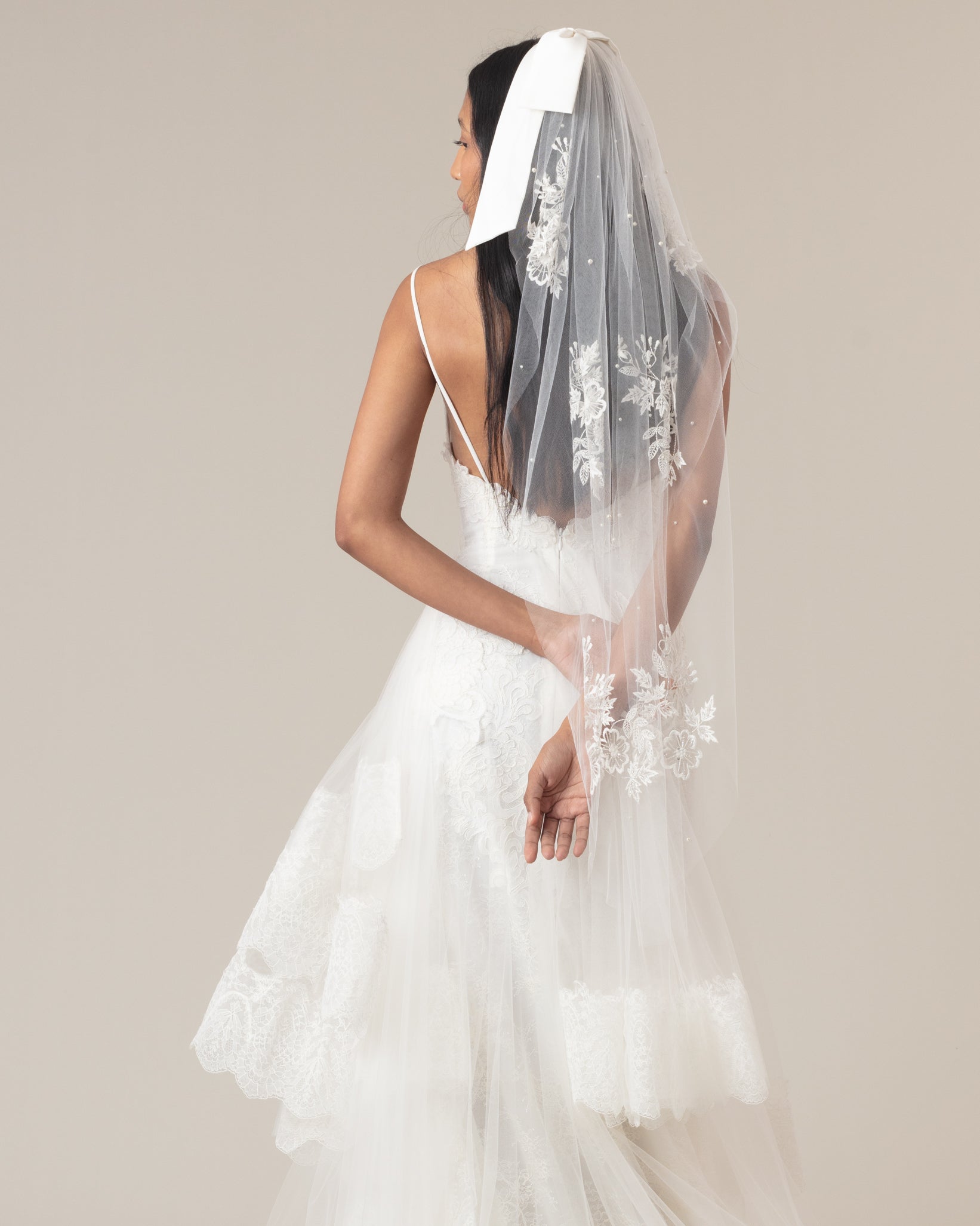 CONDESA EMBROIDERED BOW VEIL