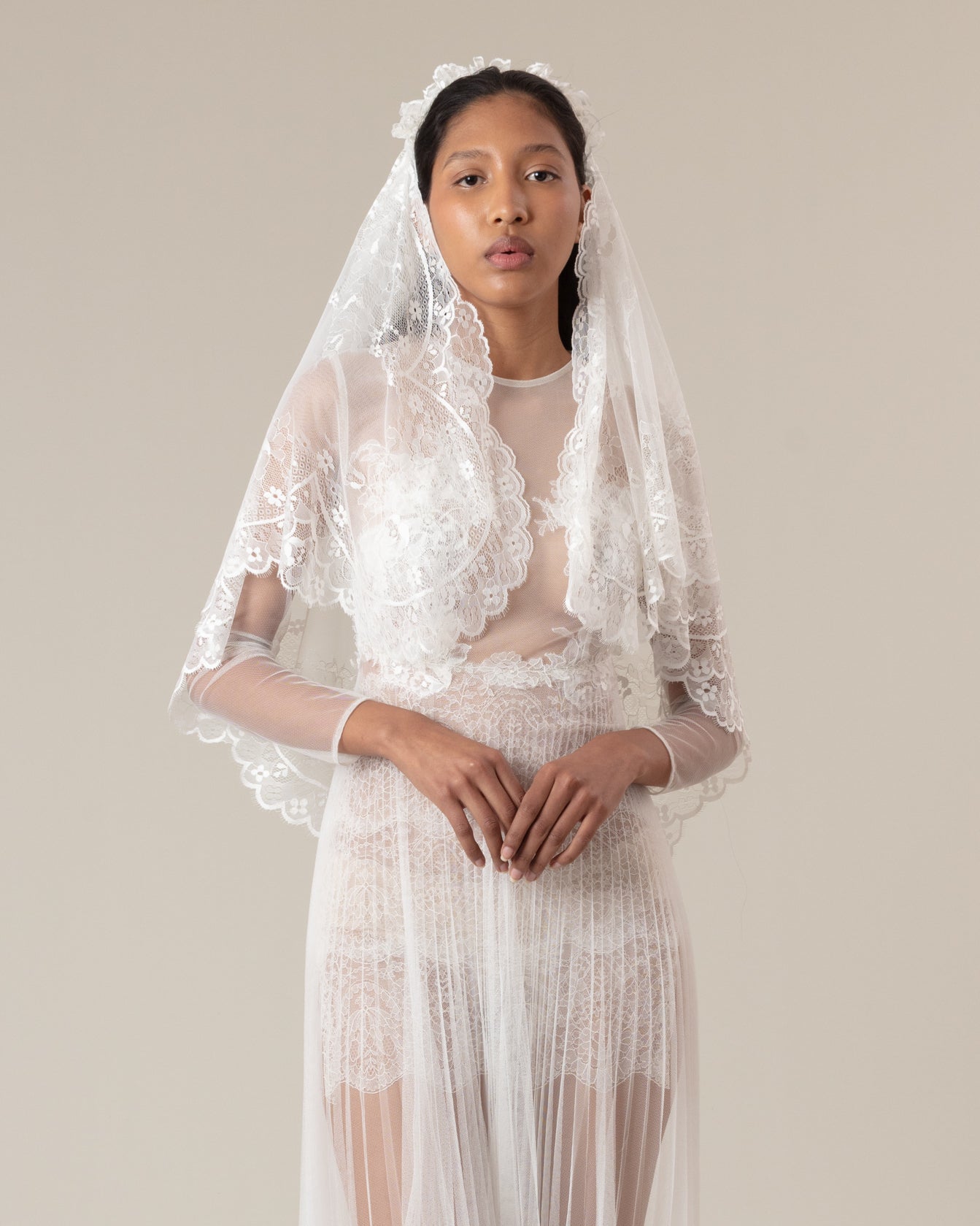 NEREA SPANISH LACE GATHERED MANTILLA NEREA SPANISH LACE GATHERED MANTILLA