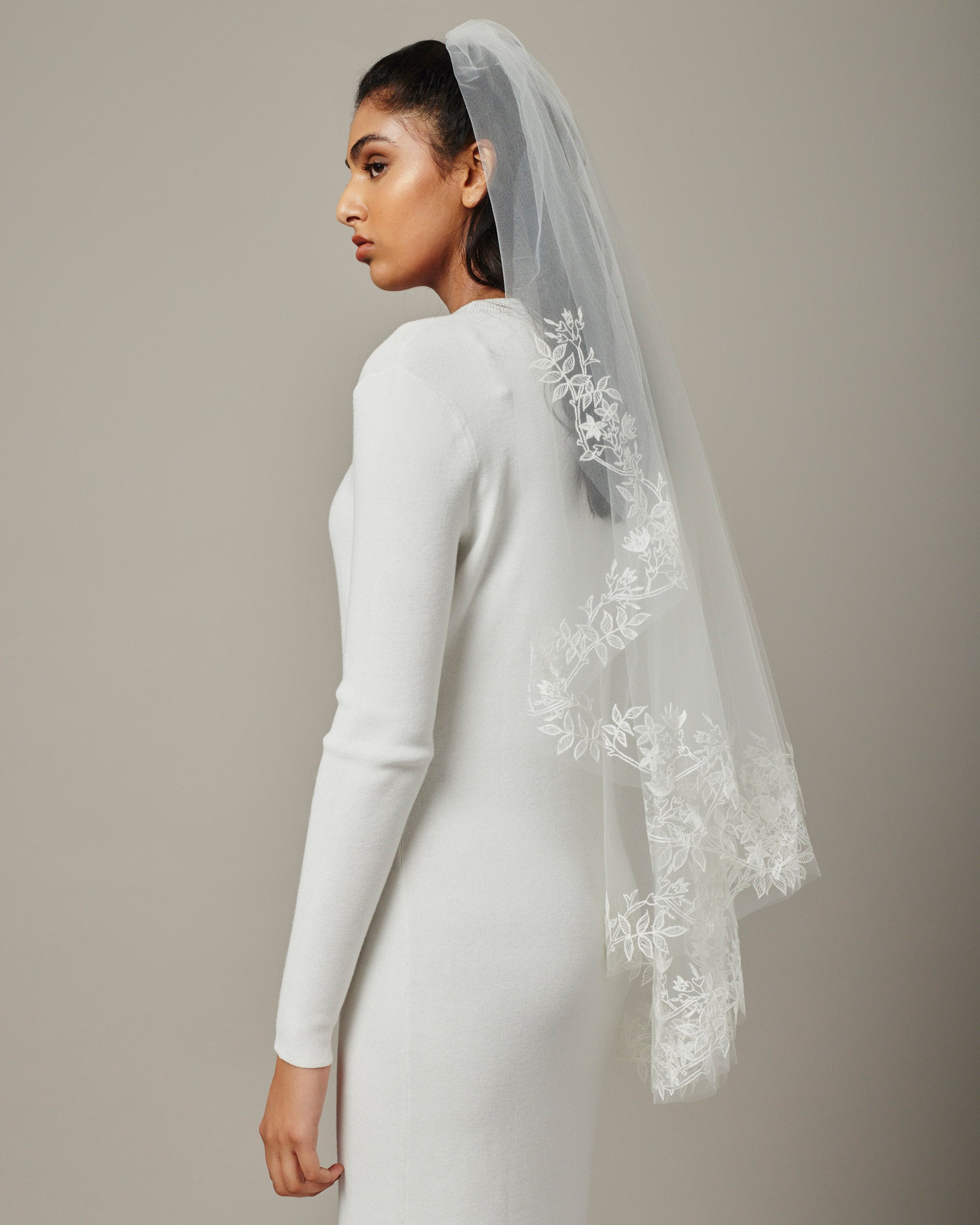 Ofrenda Valentina Embroidered Floral Veil Ivory / Chapel 90