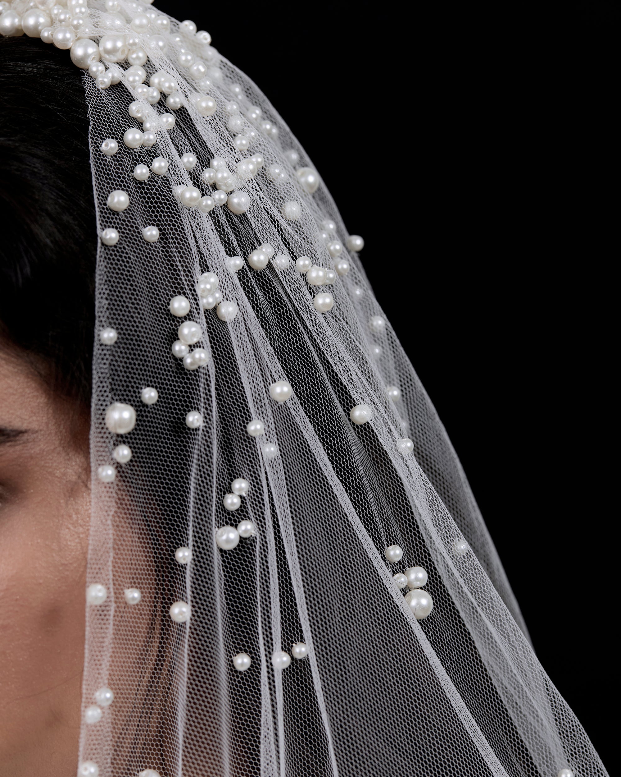 HAZEL GLASS PEARLS BEADED VEIL