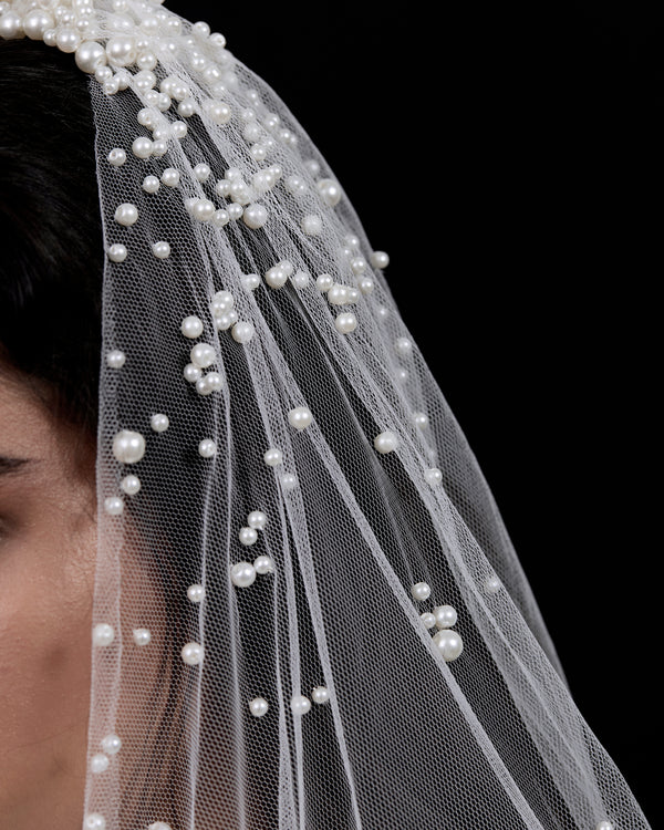 HAZEL GLASS PEARLS BEADED VEIL