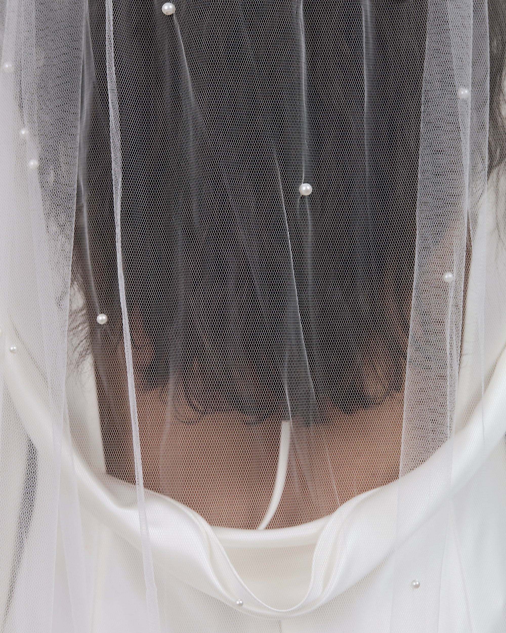 HAZEL GLASS PEARLS BEADED VEIL