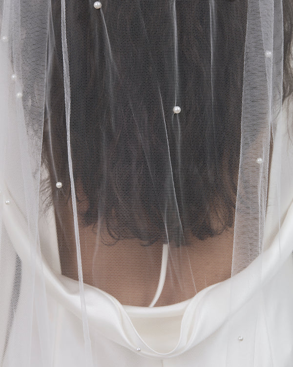 HAZEL GLASS PEARLS BEADED VEIL