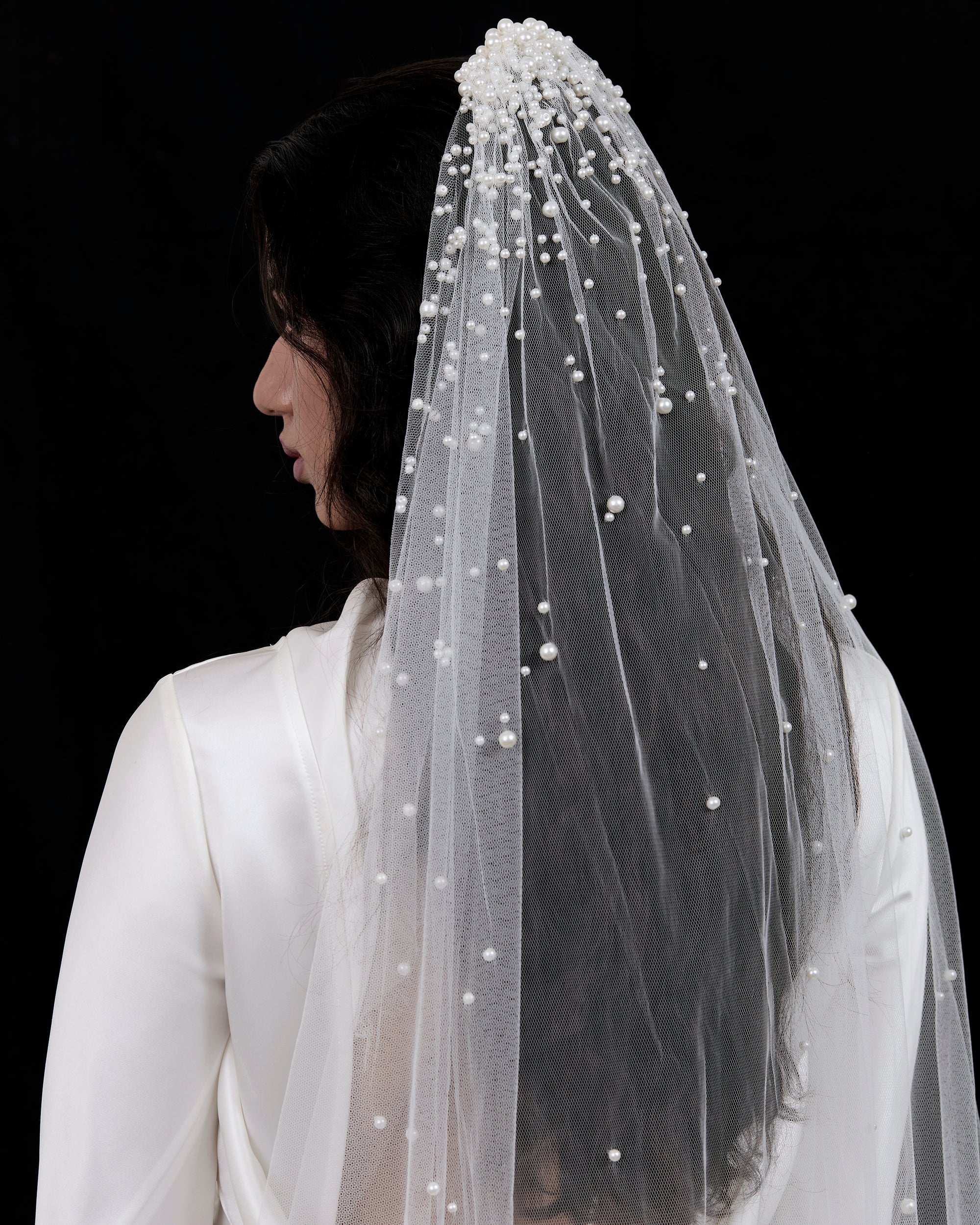 HAZEL GLASS PEARLS BEADED VEIL