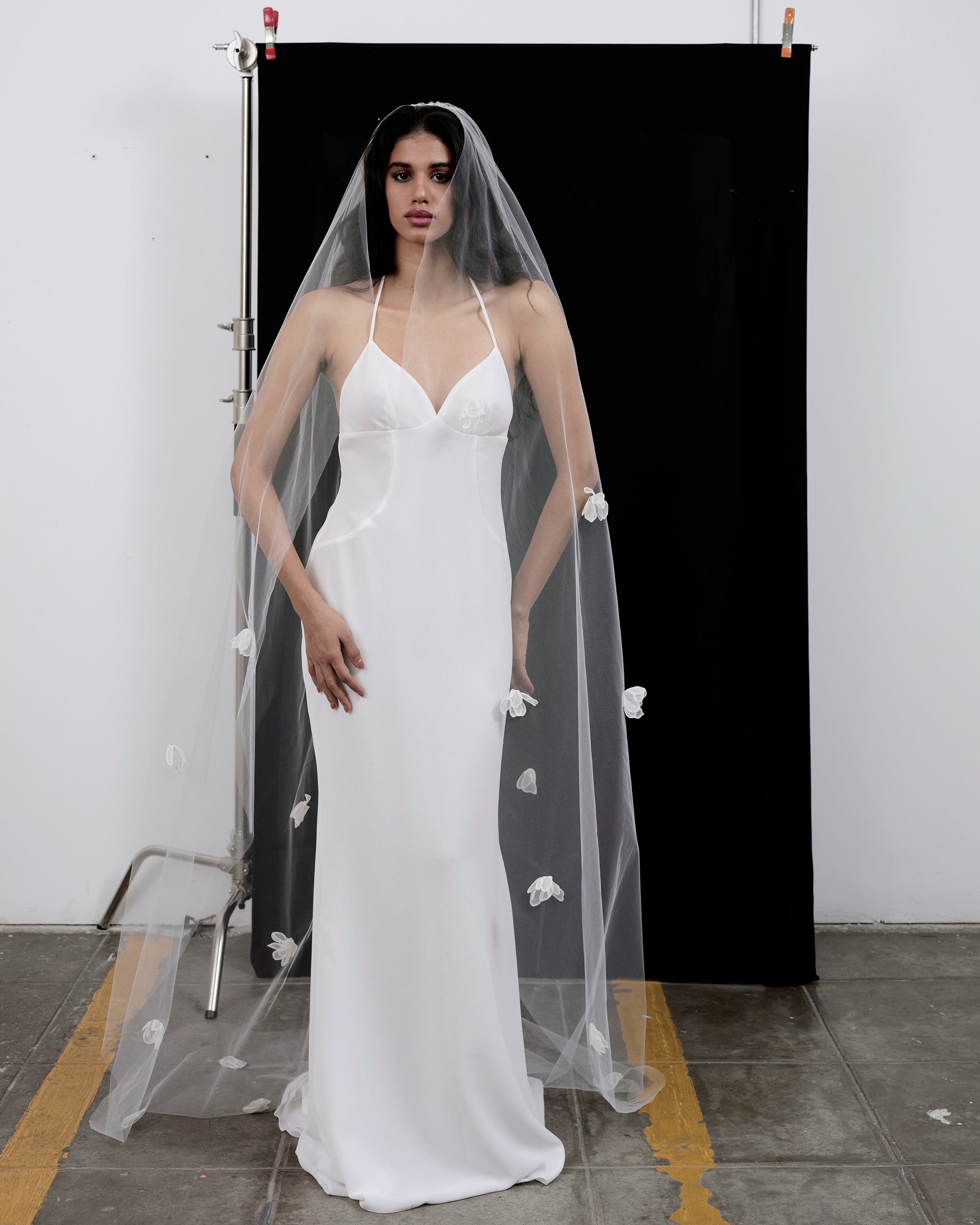 ZOEY SILK FLOWERS VEIL