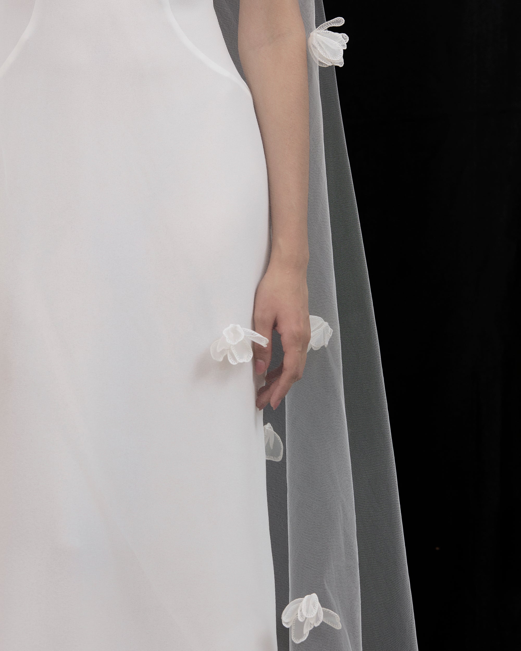 ZOEY SILK FLOWERS VEIL