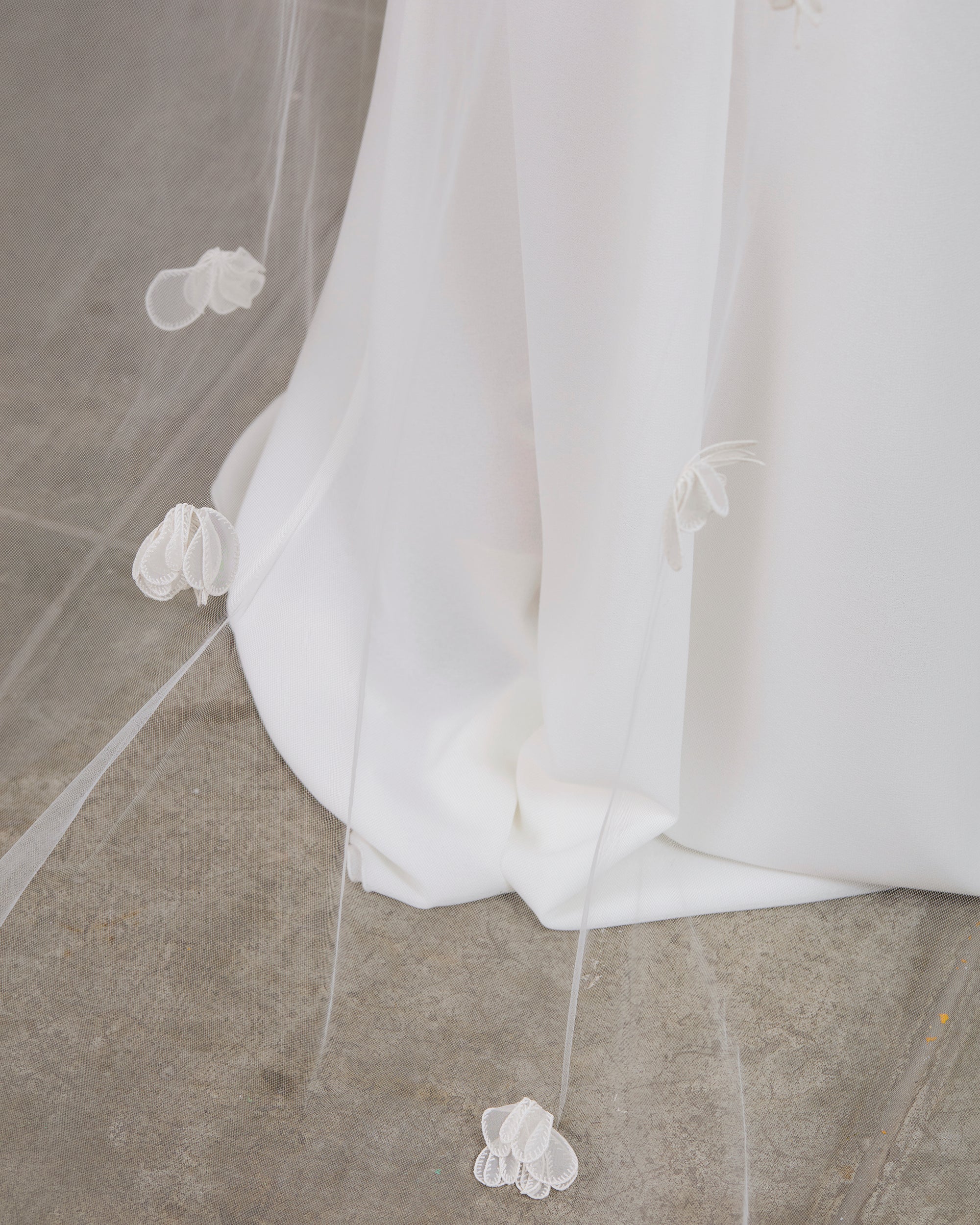 ZOEY SILK FLOWERS VEIL