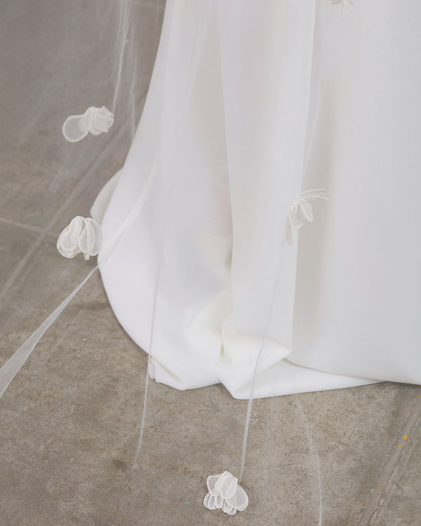 ZOEY SILK FLOWERS VEIL