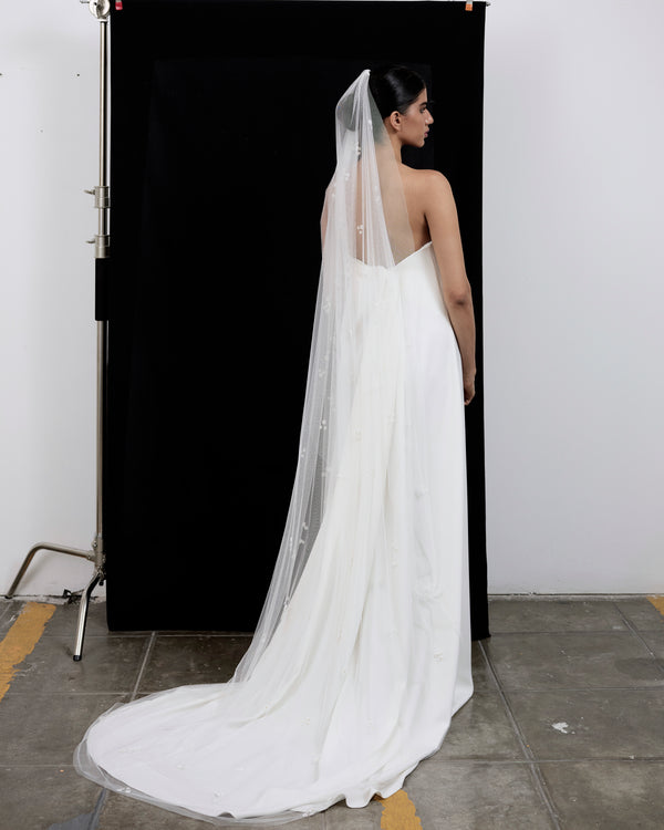 FREYA FLOWER CLUSTERS BEADED VEIL