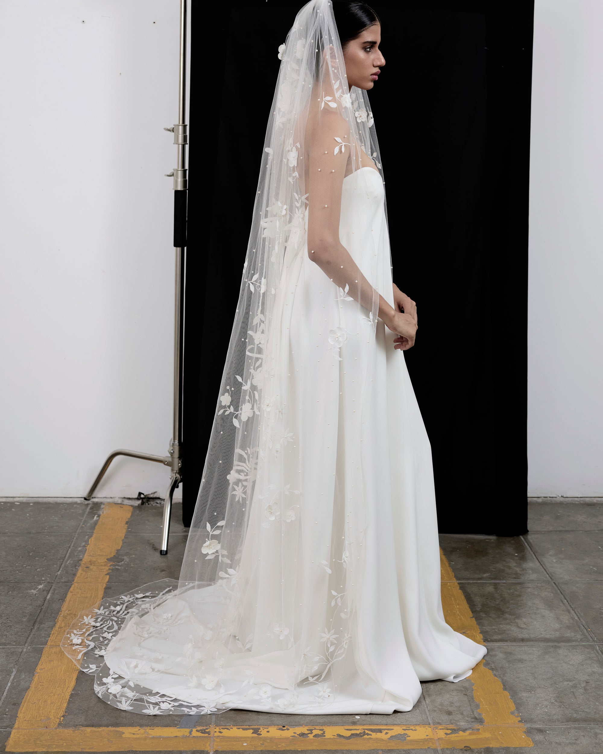 RENATA  FLORAL EMBROIDERY VEIL
