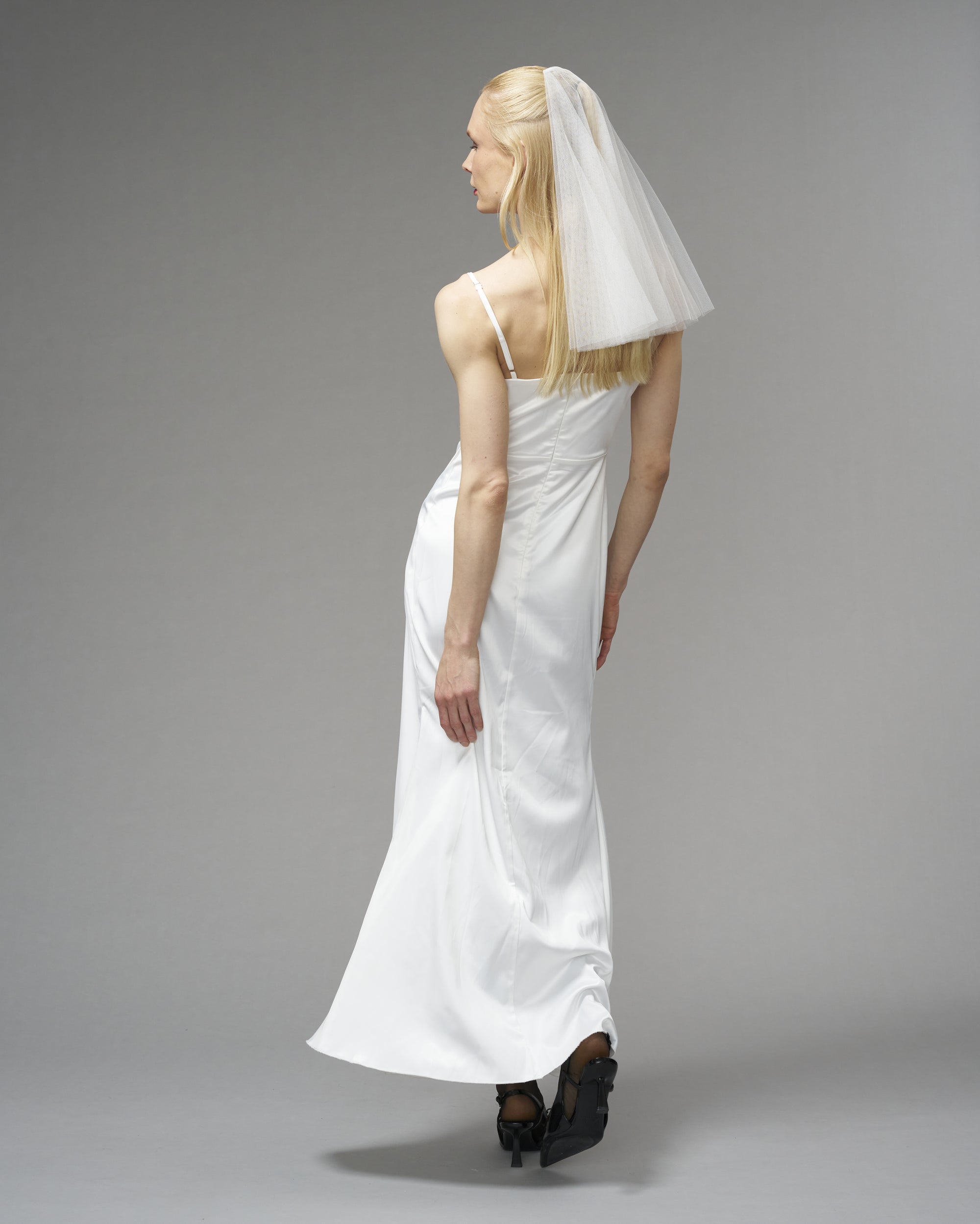 RTS.- ECO TULLE // RAW EDGE TWO TIER MINI SHOULDER LENGTH  20" // OFF WHITE - Ofrenda Studio