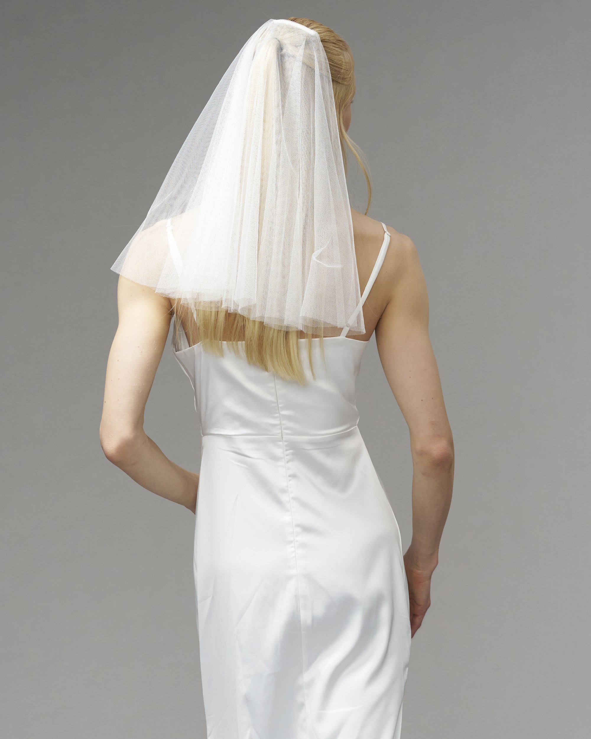 RTS.- ECO TULLE // RAW EDGE TWO TIER MINI SHOULDER LENGTH  20" // OFF WHITE - Ofrenda Studio