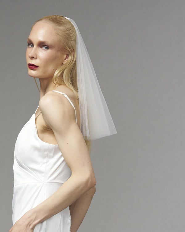 RTS.- ECO TULLE // RAW EDGE TWO TIER MINI SHOULDER LENGTH  20" // OFF WHITE - Ofrenda Studio