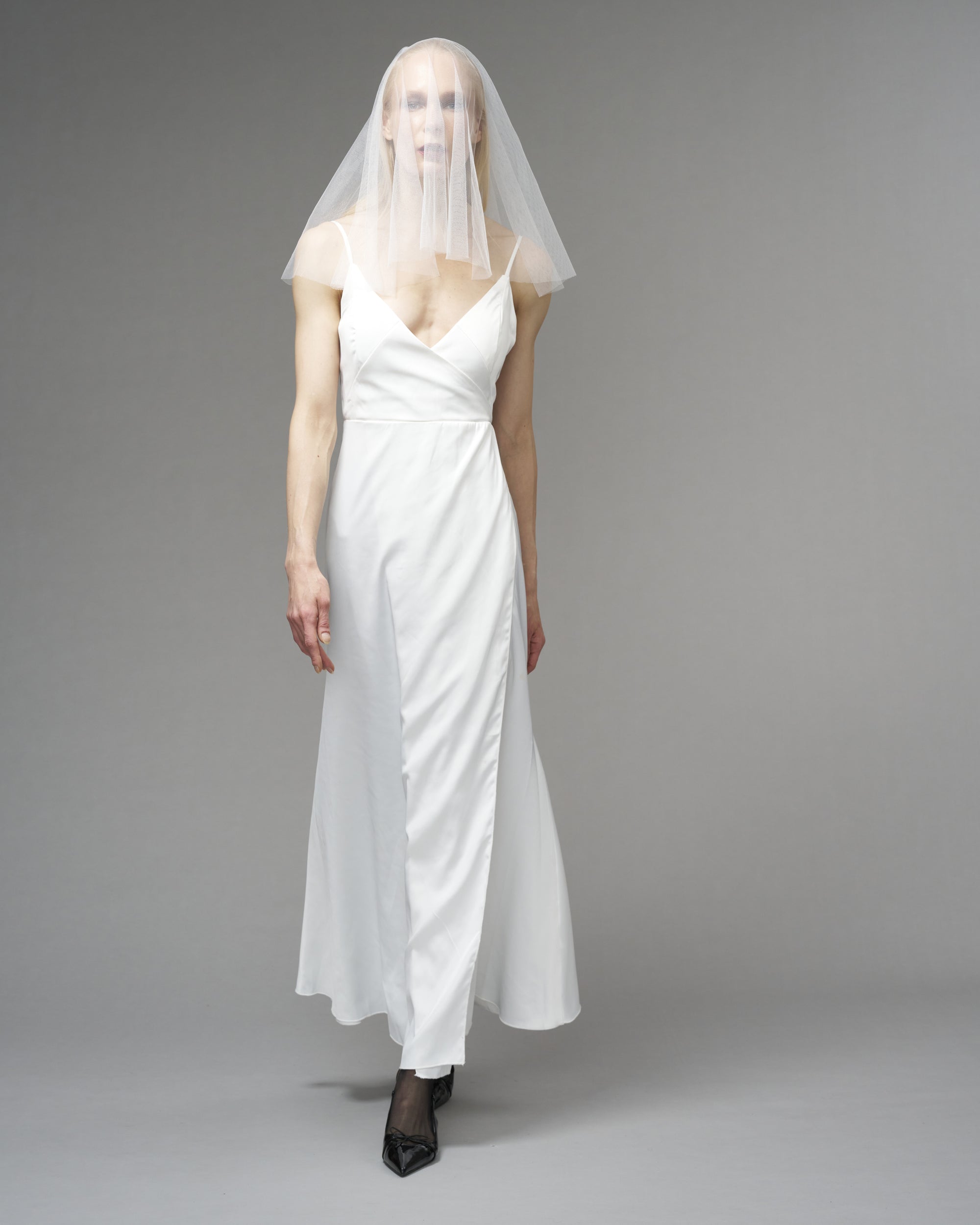 RTS.- ECO TULLE // RAW EDGE TWO TIER MINI SHOULDER LENGTH  20" // OFF WHITE - Ofrenda Studio
