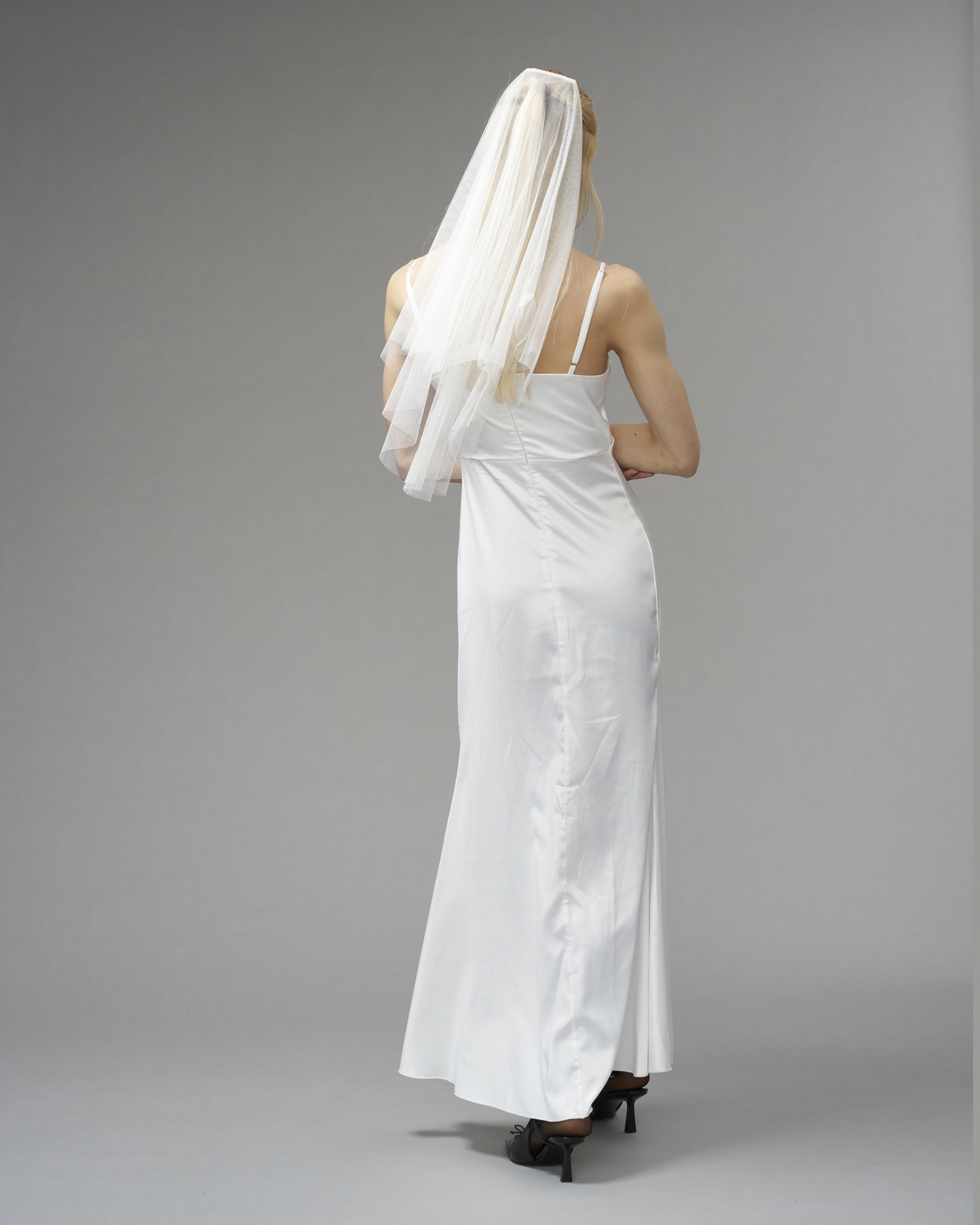 RTS.- ECO TULLE // RAW EDGE TWO TIER ELBOW LENGTH 30" // LIGHT IVORY - Ofrenda Studio