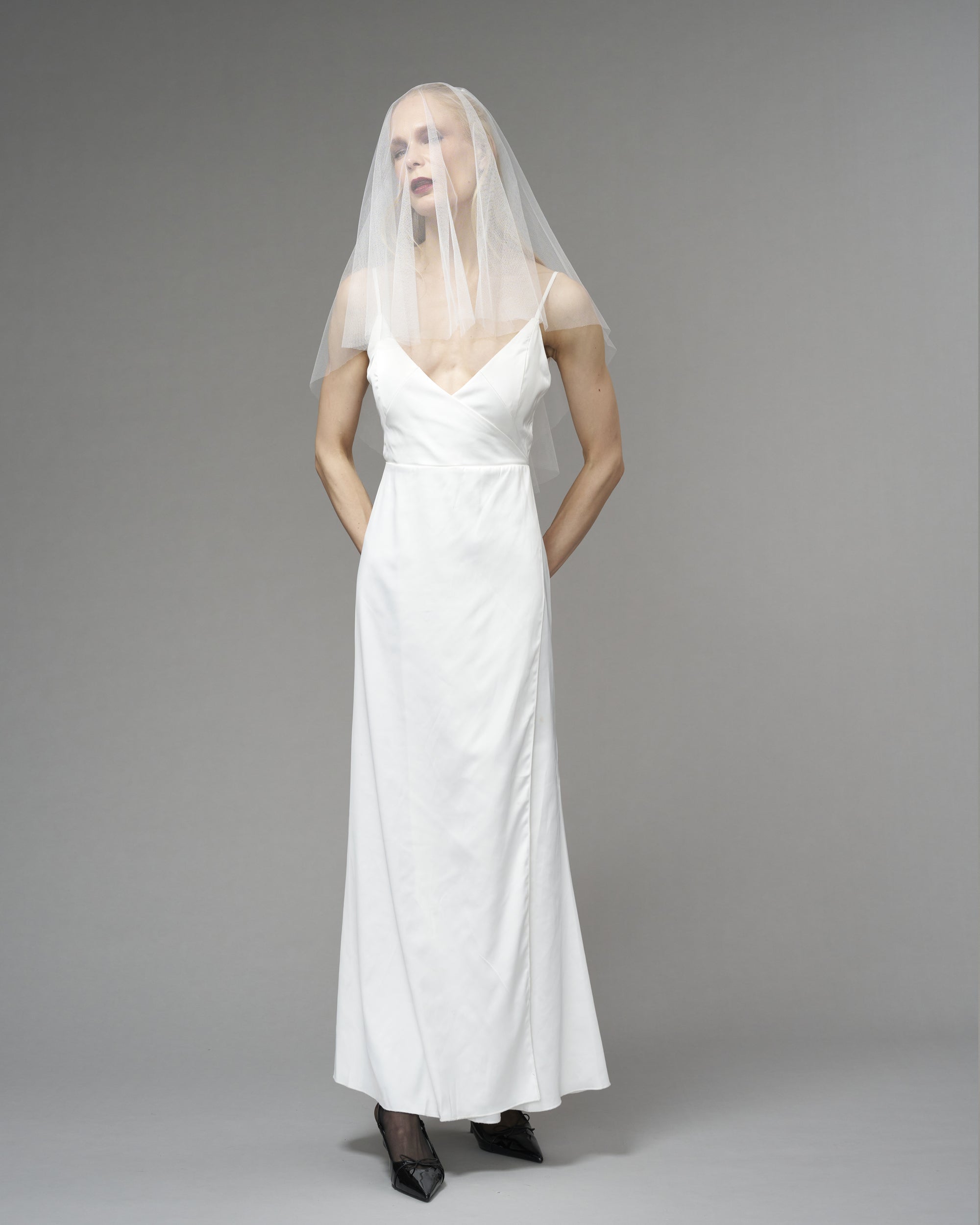 RTS.- ECO TULLE // RAW EDGE TWO TIER ELBOW LENGTH 30" // LIGHT IVORY - Ofrenda Studio