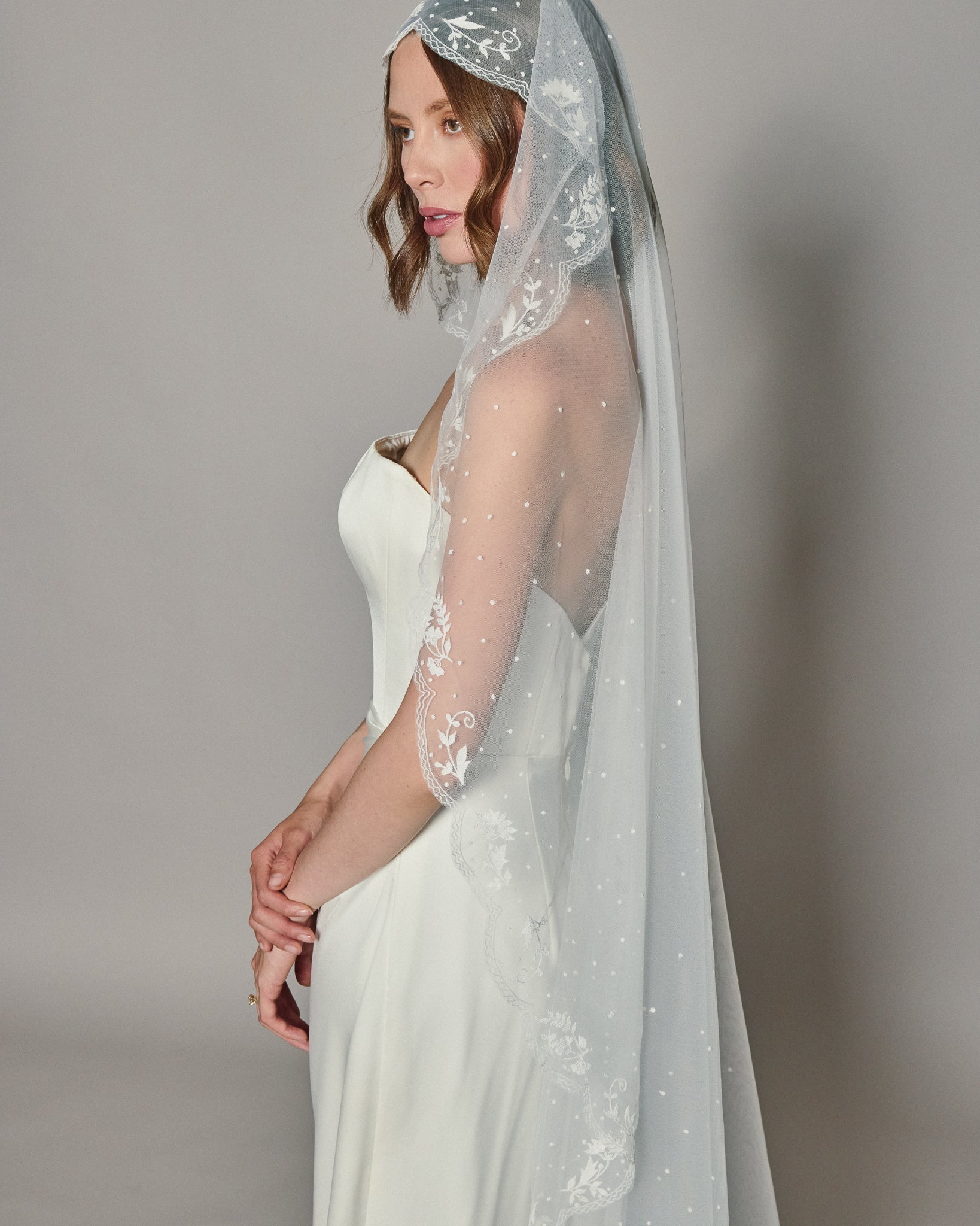 ALMA EMBROIDERED VEIL