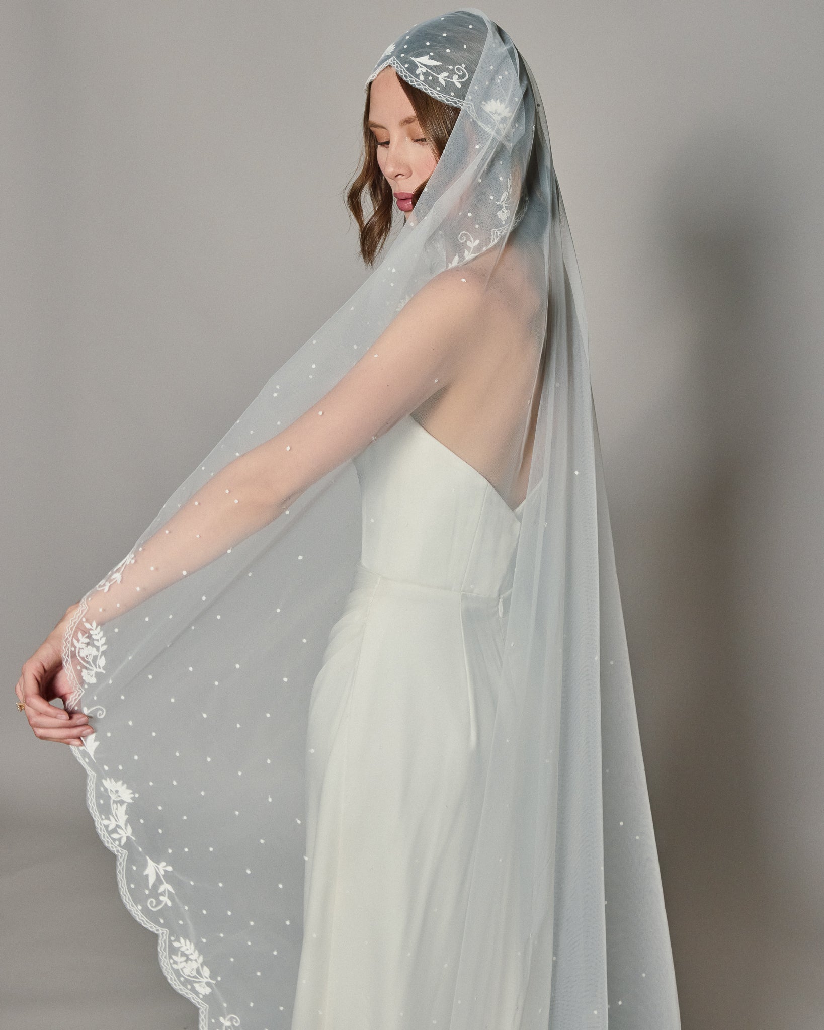 ALMA EMBROIDERED VEIL