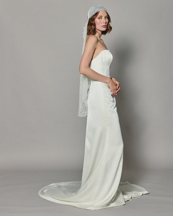 CRISTINA SPANISH LACE MANTILLA