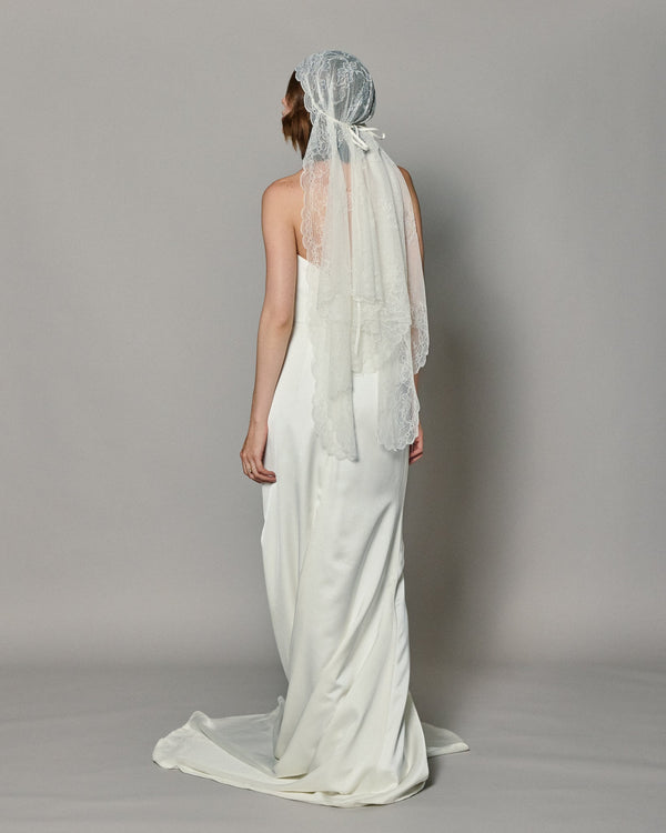 CRISTINA SPANISH LACE MANTILLA