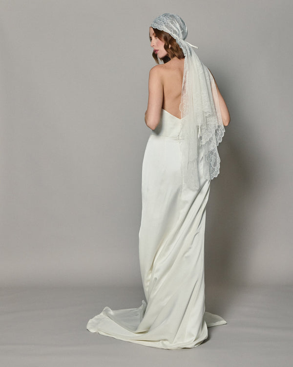 CRISTINA SPANISH LACE MANTILLA