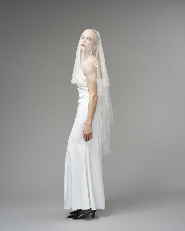 ECO TULLE // CRYSTALS & PEARLS TWO TIER KNEE LENGTH 48 " // LIGHT IVORY