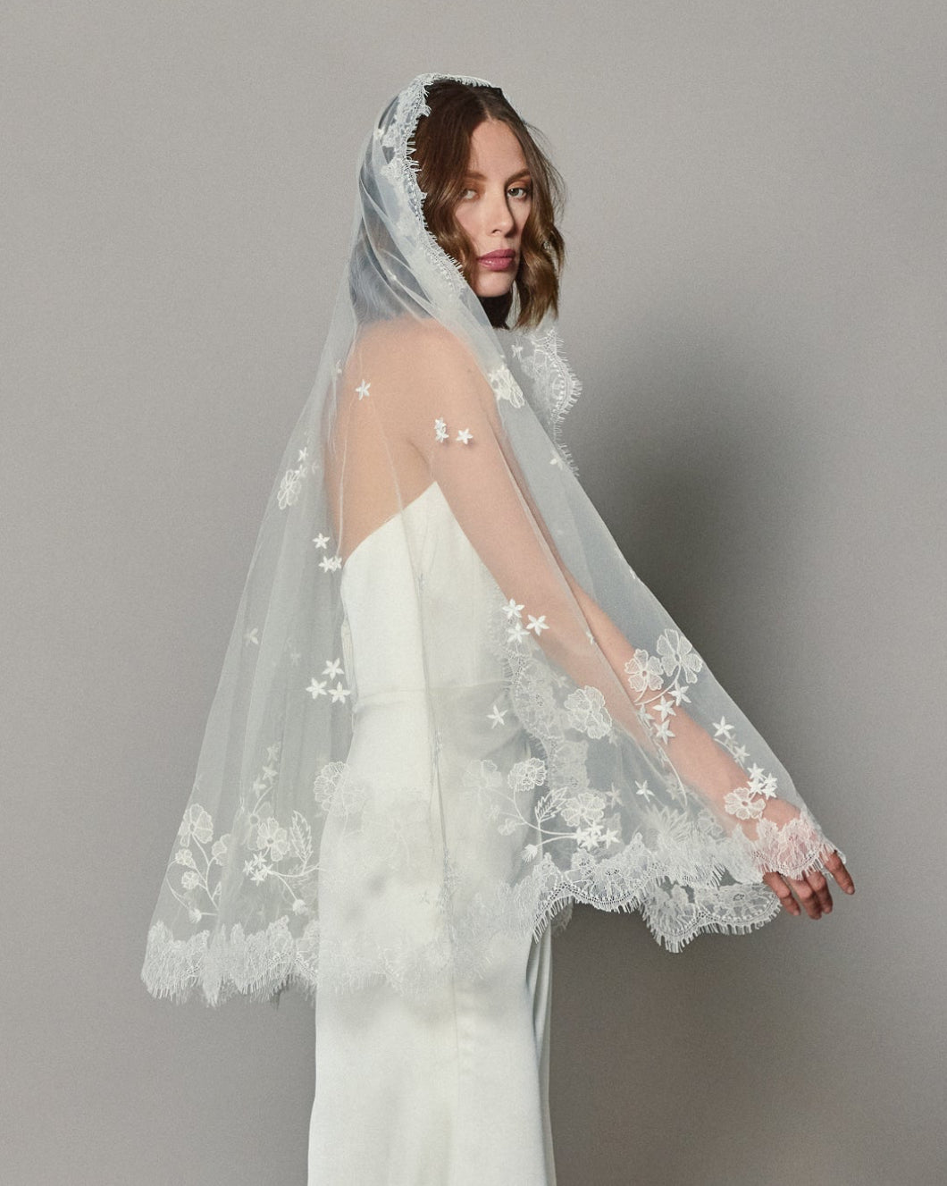 DIONE HALF MOON EMBROIDERED MANTILLA
