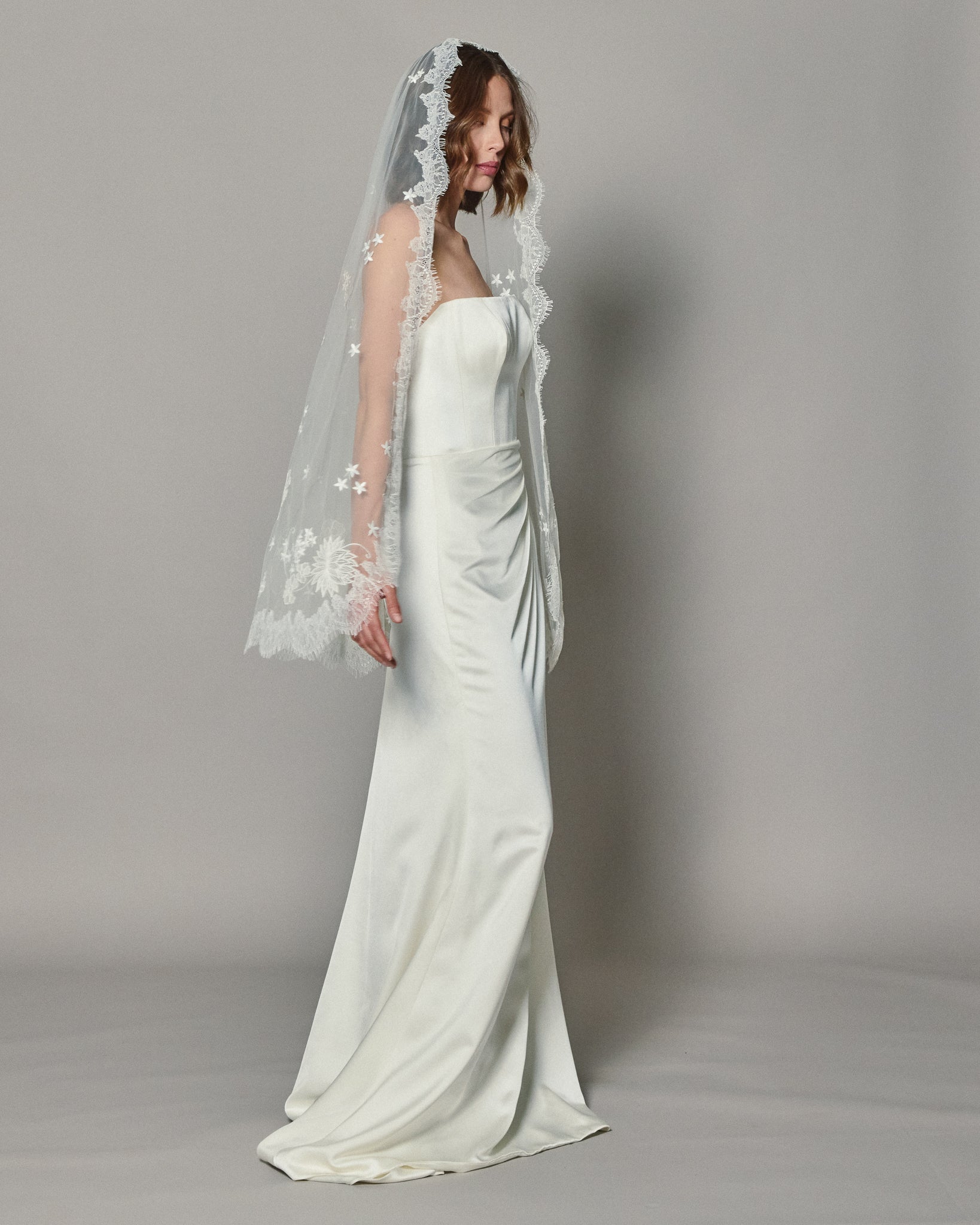 DIONE HALF MOON EMBROIDERED MANTILLA