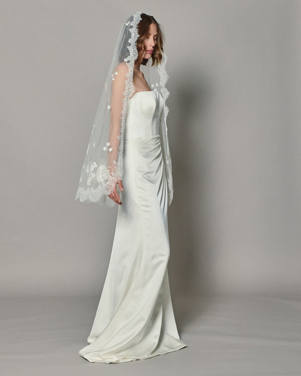 DIONE HALF MOON EMBROIDERED MANTILLA