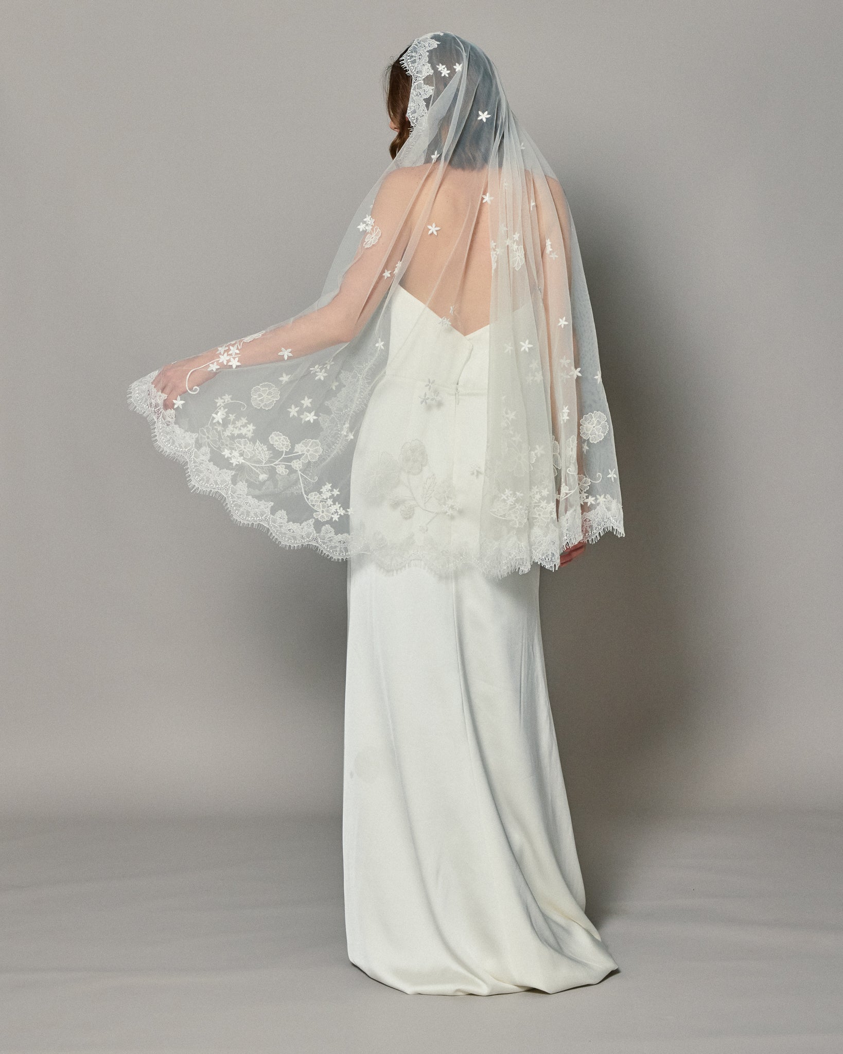 DIONE HALF MOON EMBROIDERED MANTILLA