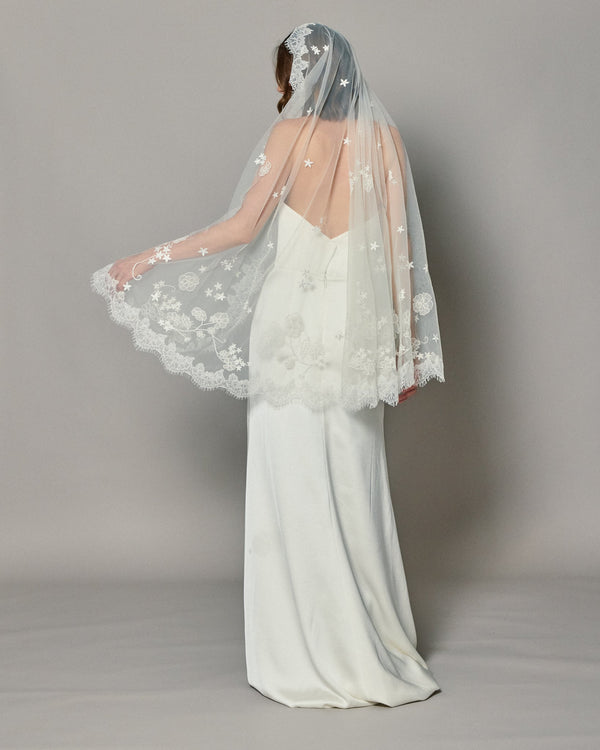 DIONE HALF MOON EMBROIDERED MANTILLA