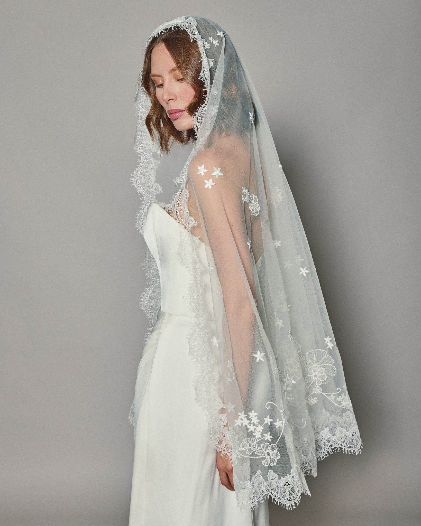 DIONE HALF MOON EMBROIDERED MANTILLA