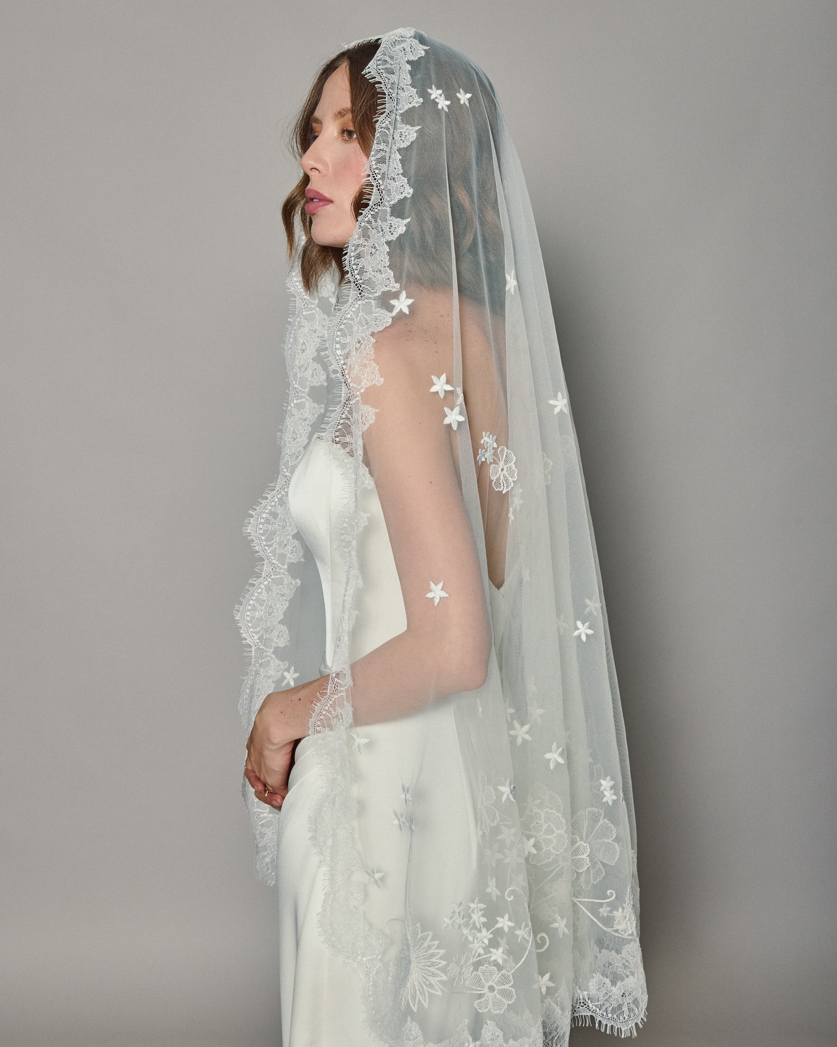 DIONE HALF MOON EMBROIDERED MANTILLA
