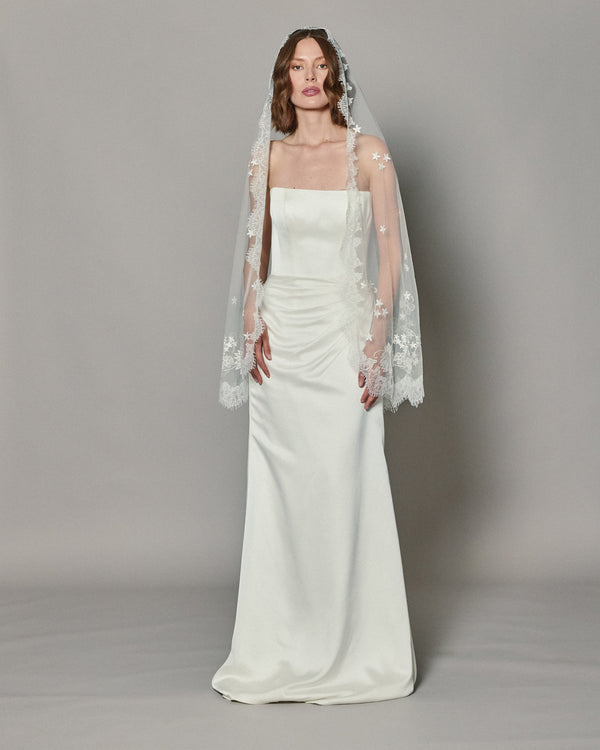 DIONE HALF MOON EMBROIDERED MANTILLA