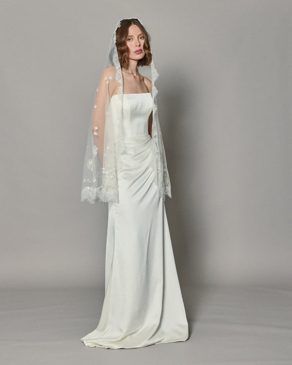 DIONE HALF MOON EMBROIDERED MANTILLA