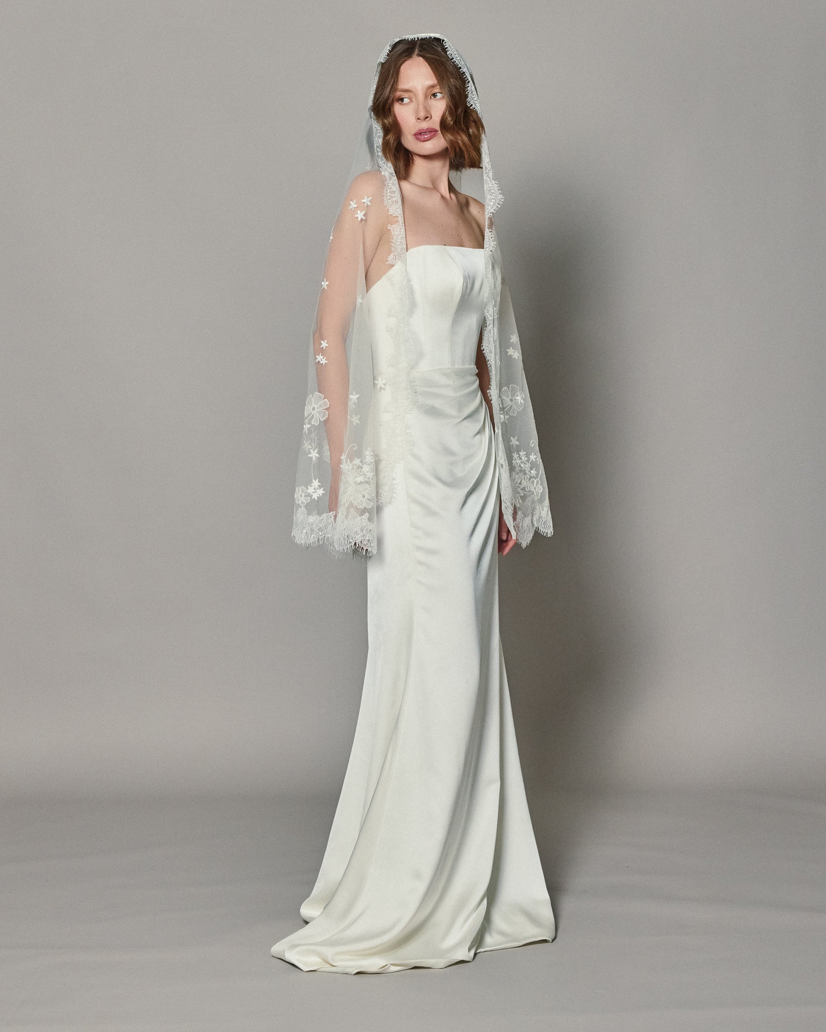 DIONE HALF MOON EMBROIDERED MANTILLA