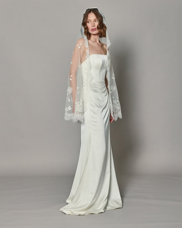 DIONE HALF MOON EMBROIDERED MANTILLA