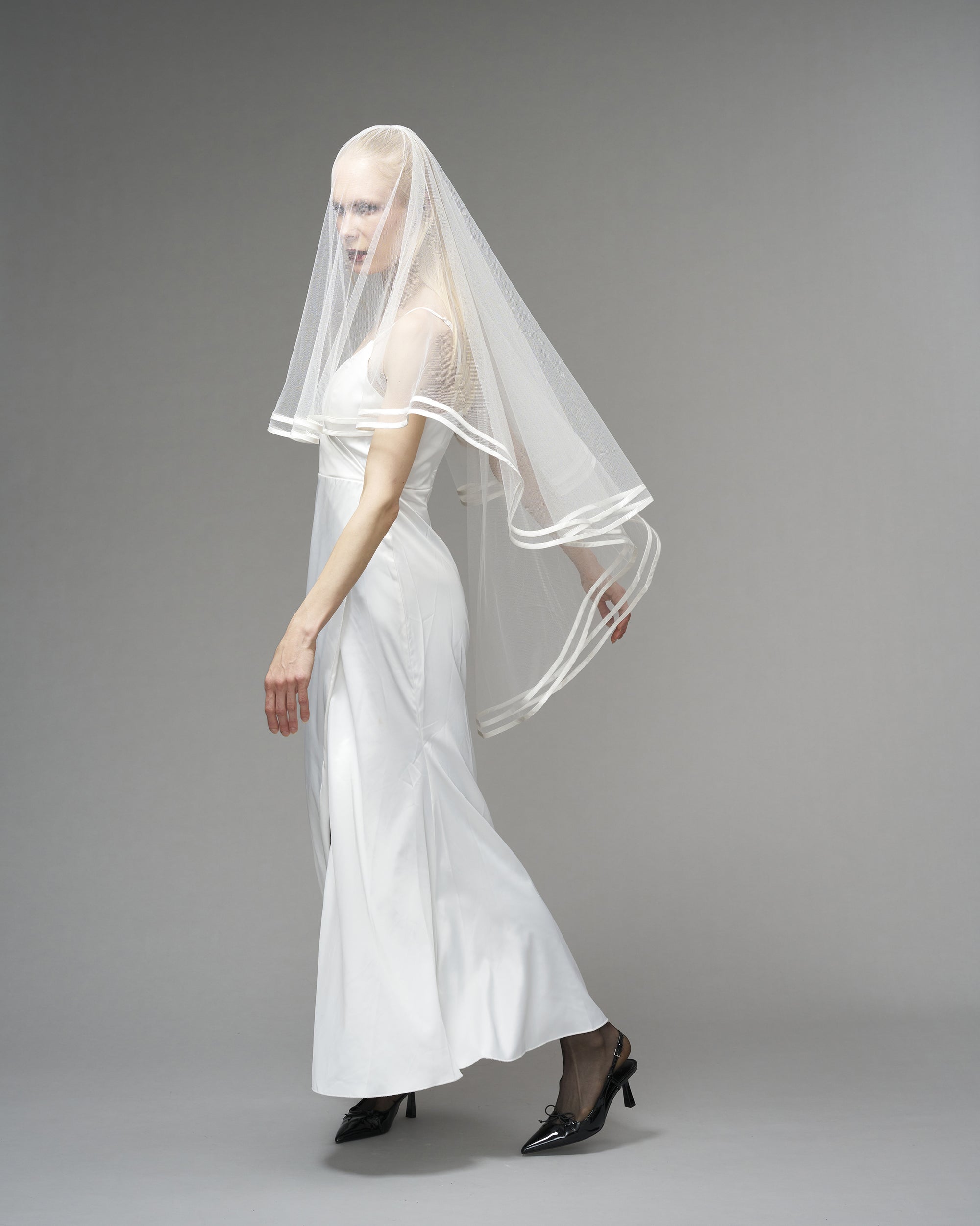 ECO TULLE/ DOUBLE SATIN TRIM TWO TIER KNEE LENGTH 48" // LIGHT IVORY