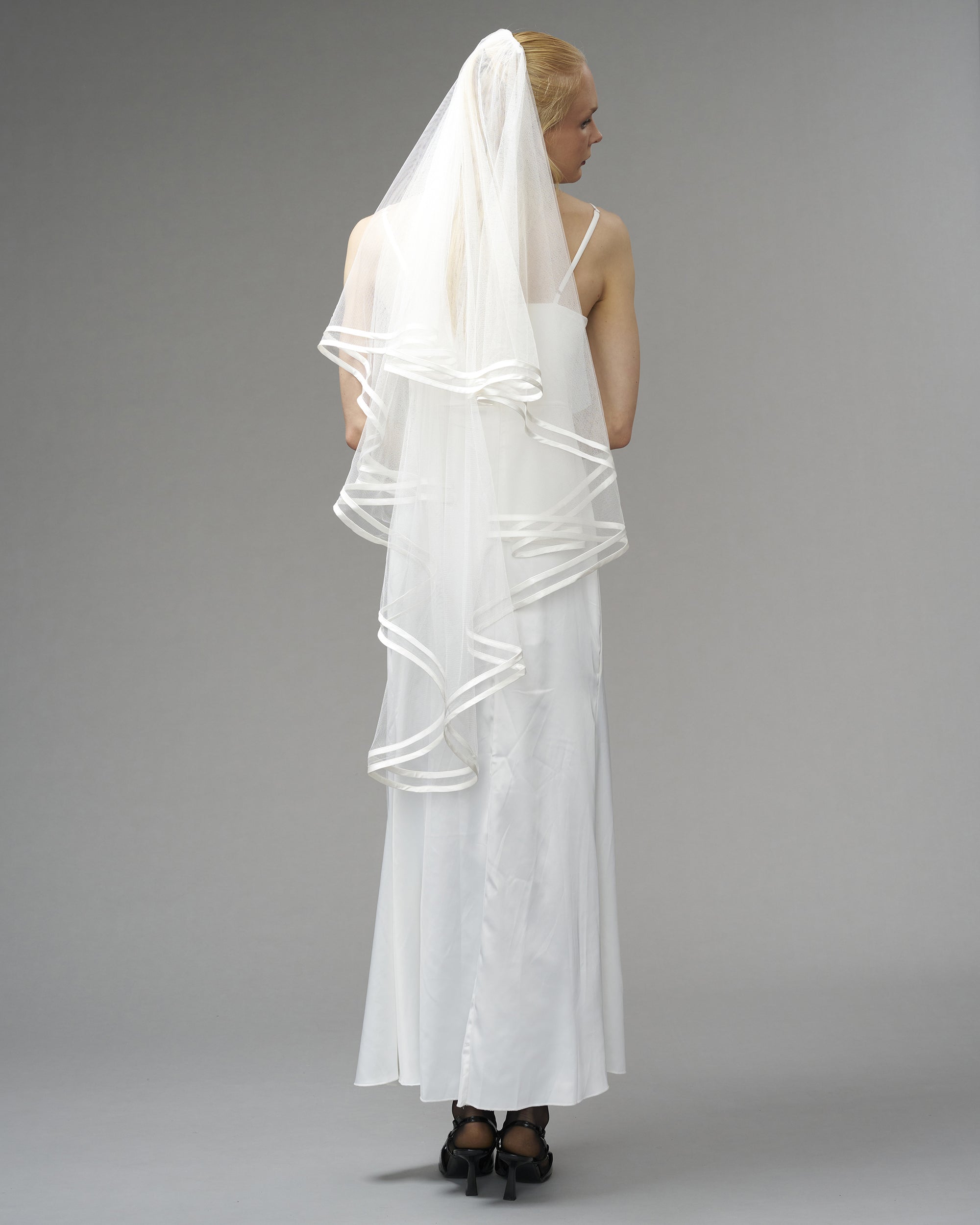 ECO TULLE/ DOUBLE SATIN TRIM TWO TIER KNEE LENGTH 48" // LIGHT IVORY