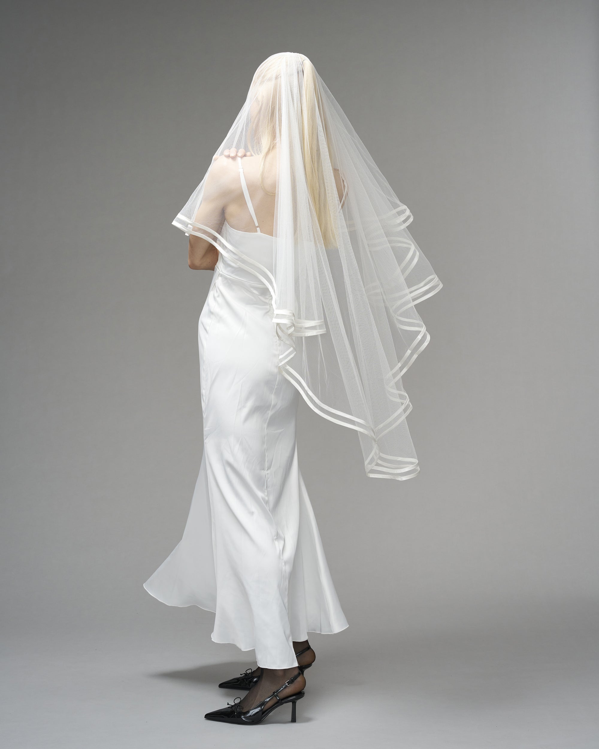 ECO TULLE/ DOUBLE SATIN TRIM TWO TIER KNEE LENGTH 48" // LIGHT IVORY