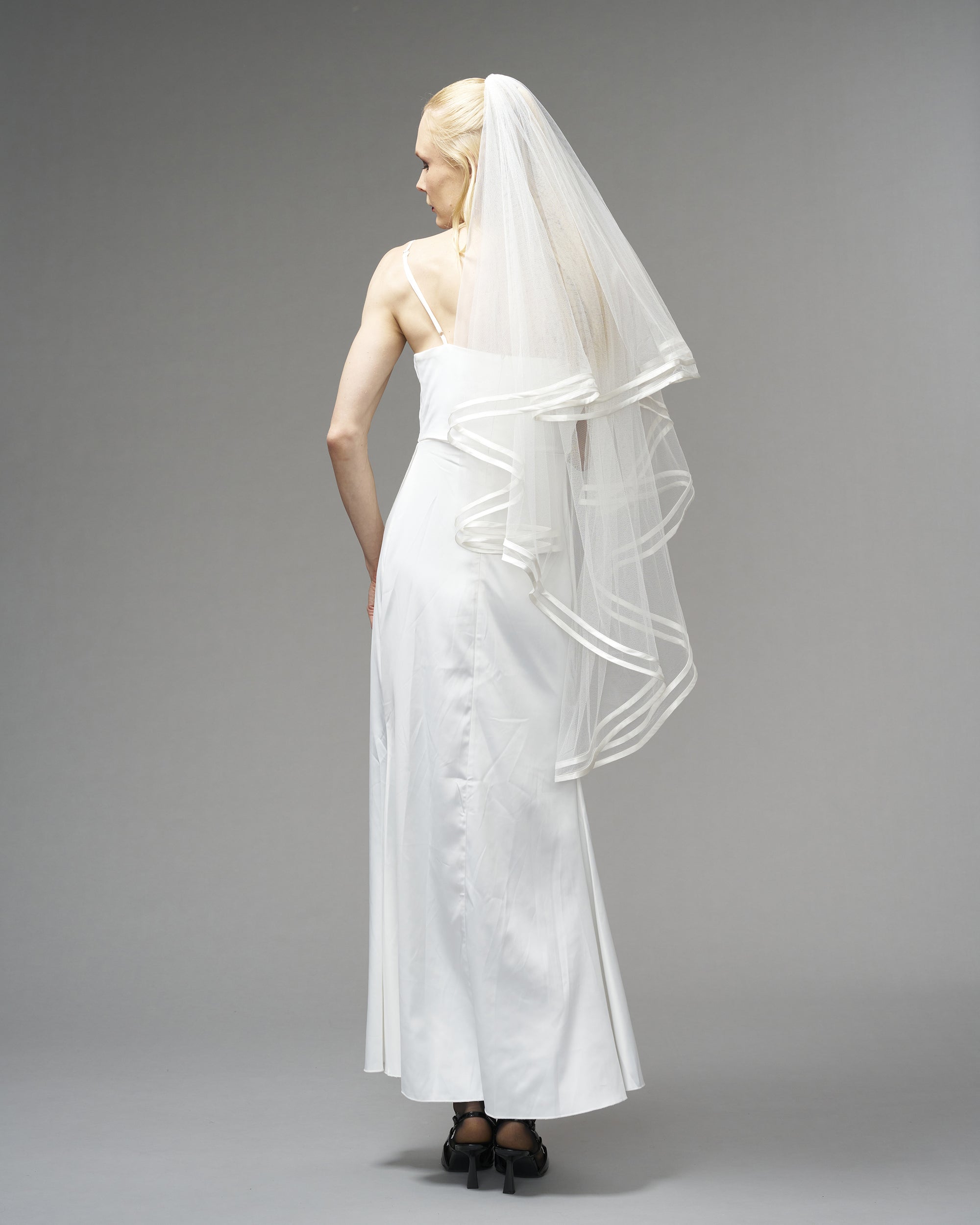 ECO TULLE/ DOUBLE SATIN TRIM TWO TIER KNEE LENGTH 48" // LIGHT IVORY