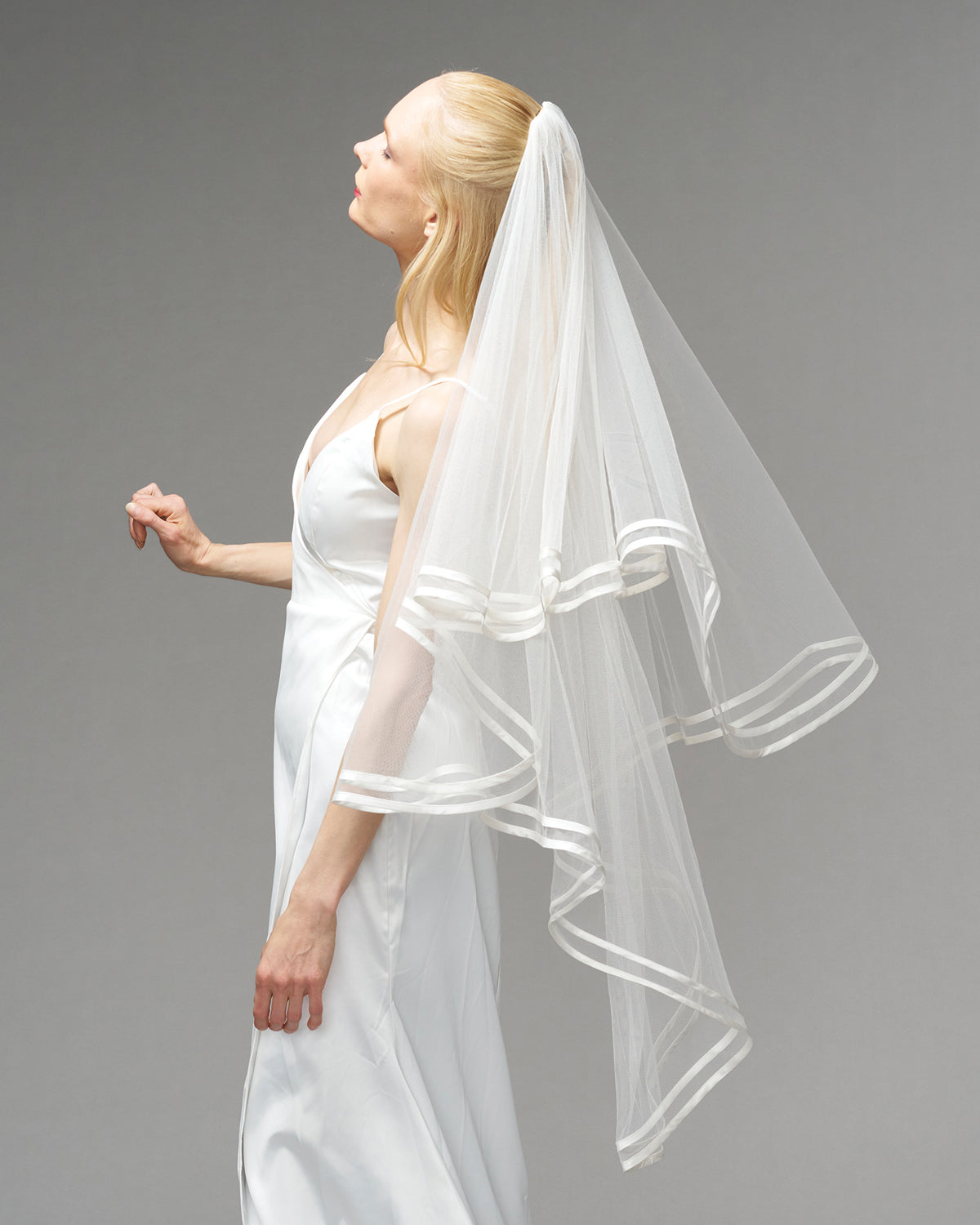 ECO TULLE/ DOUBLE SATIN TRIM TWO TIER KNEE LENGTH 48" // LIGHT IVORY