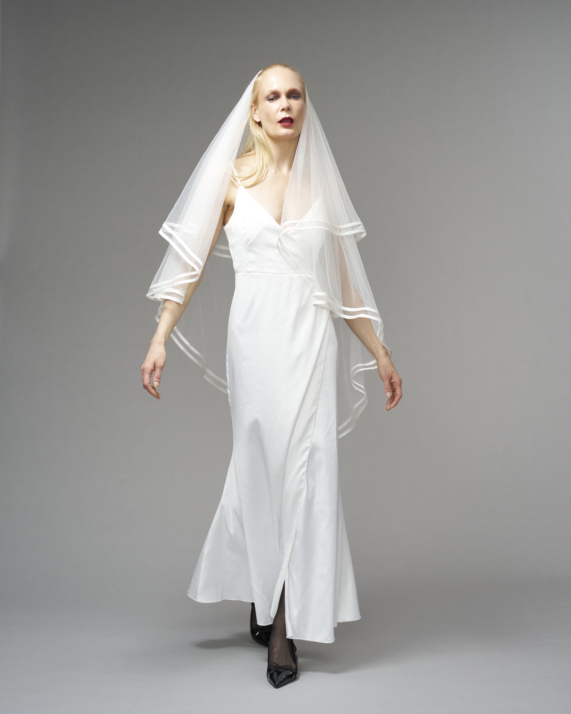 ECO TULLE/ DOUBLE SATIN TRIM TWO TIER KNEE LENGTH 48" // LIGHT IVORY