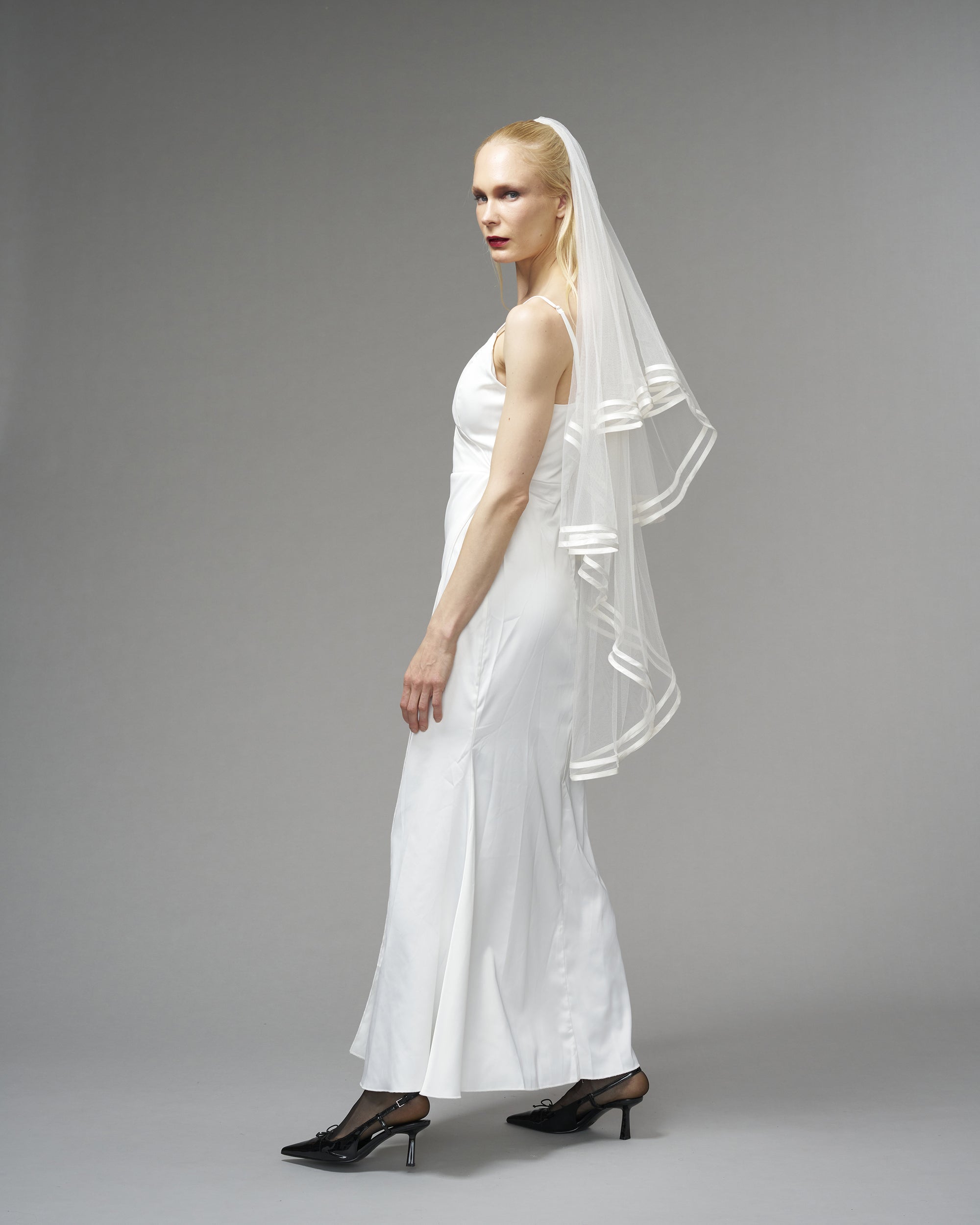 ECO TULLE/ DOUBLE SATIN TRIM TWO TIER KNEE LENGTH 48" // LIGHT IVORY