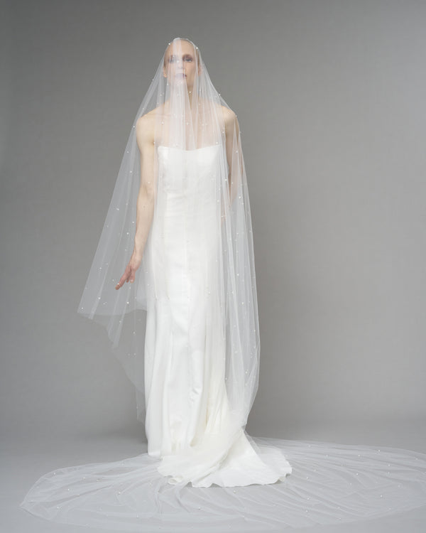 ENGLISH TULLE // GLASS PEARLS CATHEDRAL 118" WITH 30" BLUSHER // OFF WHITE