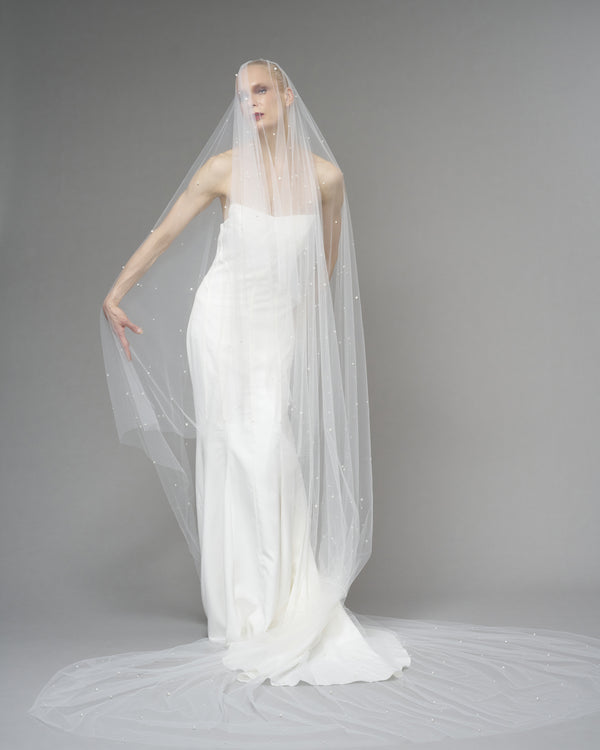 ENGLISH TULLE // GLASS PEARLS CATHEDRAL 118" WITH 30" BLUSHER // OFF WHITE