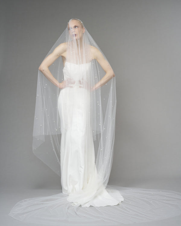 ENGLISH TULLE // GLASS PEARLS CATHEDRAL 118" WITH 30" BLUSHER // OFF WHITE