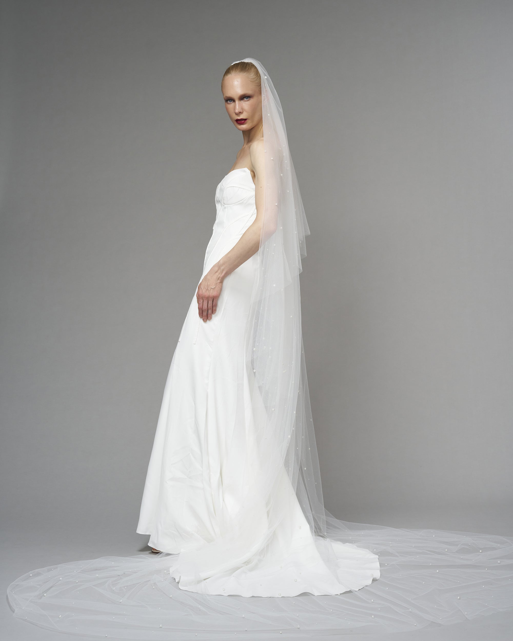 ENGLISH TULLE // GLASS PEARLS CATHEDRAL 118" WITH 30" BLUSHER // OFF WHITE
