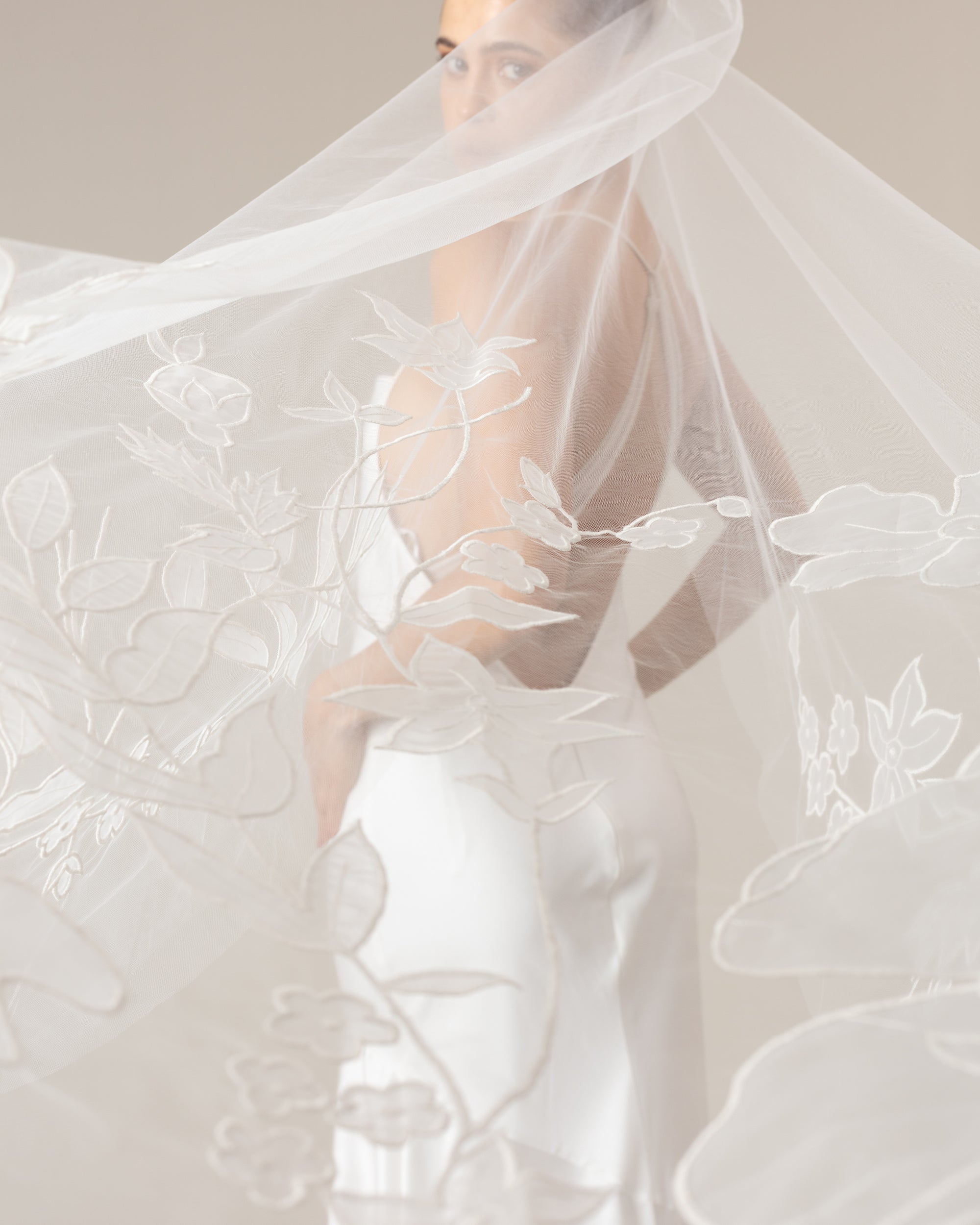 GRACIA ORGANZA EMBROIDERY FLORAL VEIL - Ofrenda Studio