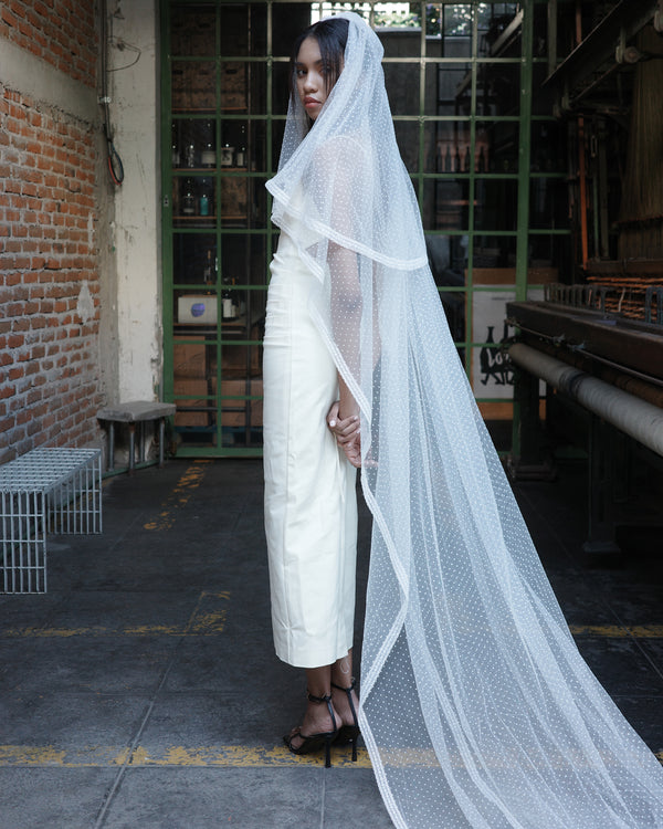 CARMEN DOTTED TULLE VEIL .- SAMPLE SALE 60%